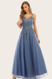 Vestido de baile azul e azul empoeirado com renda