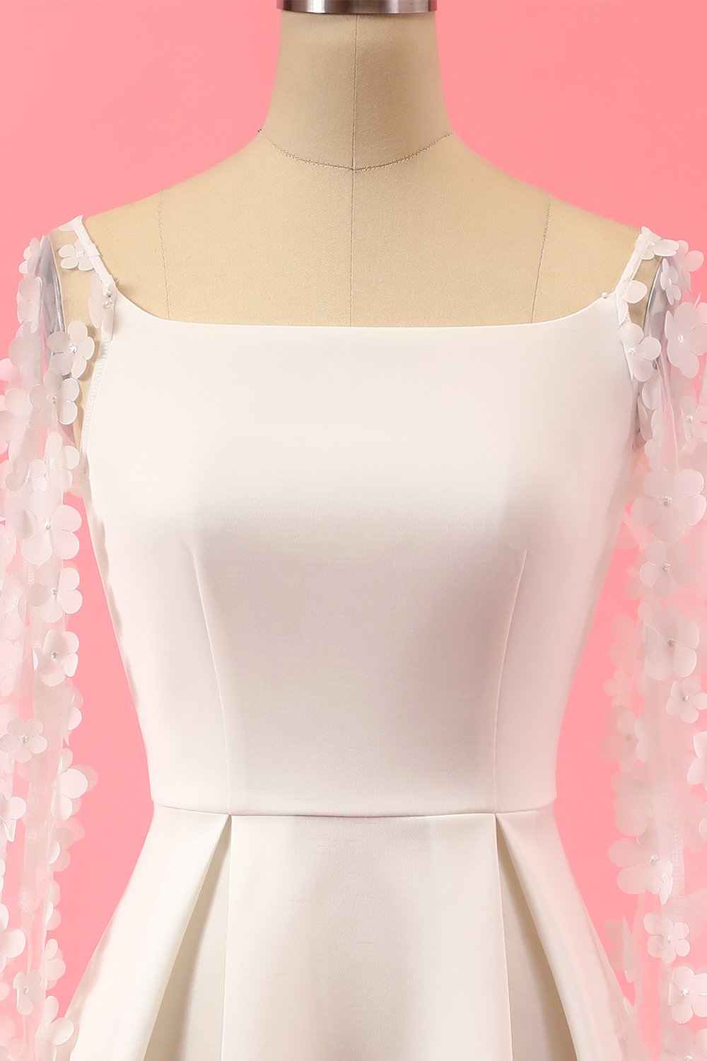 Vestido branco partido do laço