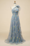 Vestido azul de baile com bordado