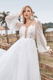 Mangas compridas Open Back Ivory Um vestido de noiva de linha com apliques