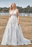 Uma linha de tule vestido de noiva de marfim com apliques