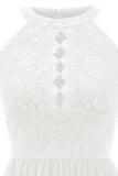 Um vestido de renda da Branco de pescoço de linha