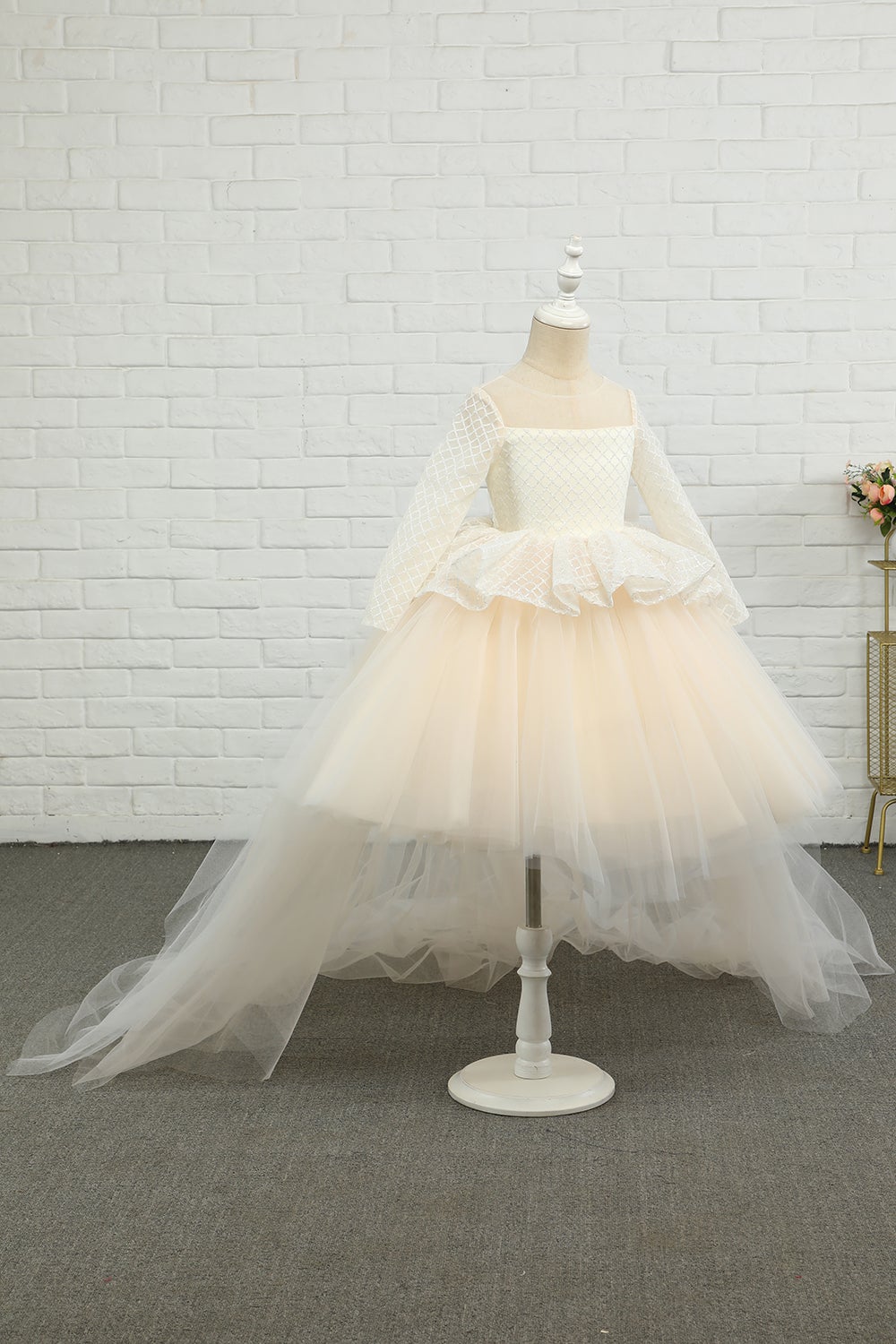 Vestido de menina flor de damasco alto-baixo com arco