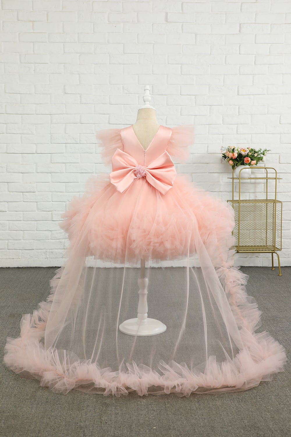 Rosa-alto-baixo tulle flor menina vestido com arco