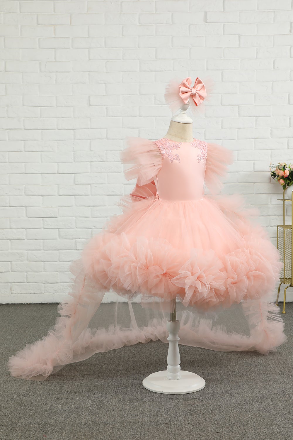 Rosa-alto-baixo tulle flor menina vestido com arco