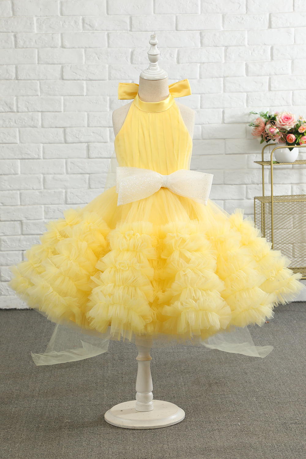 Vestido amarelo halter flor menina