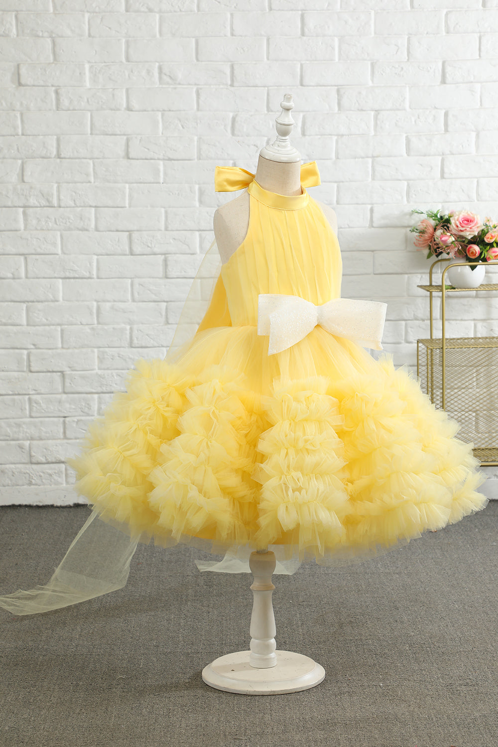 Vestido amarelo halter flor menina