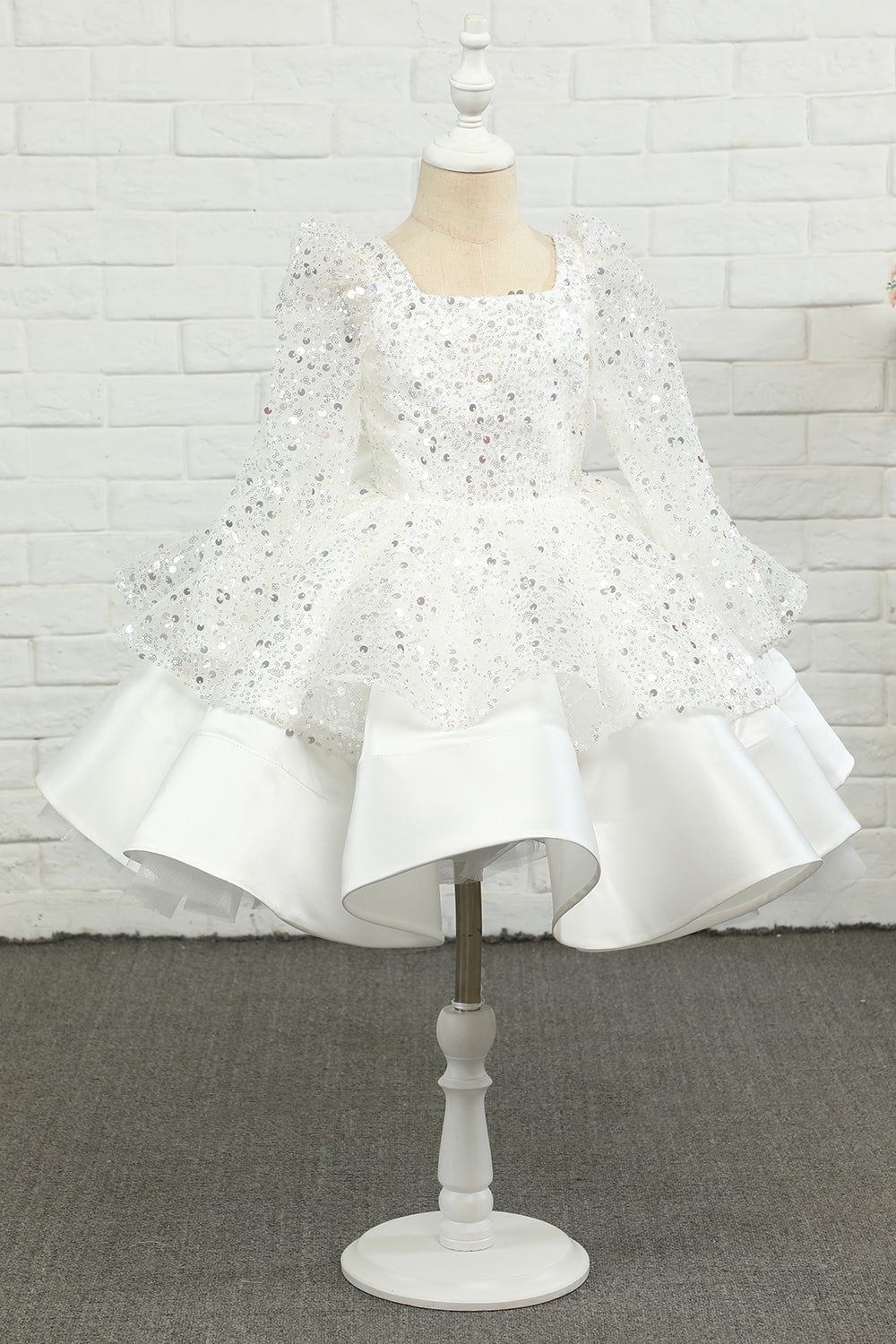 Vestido de menina flor de lantejoulas de marfim com arco
