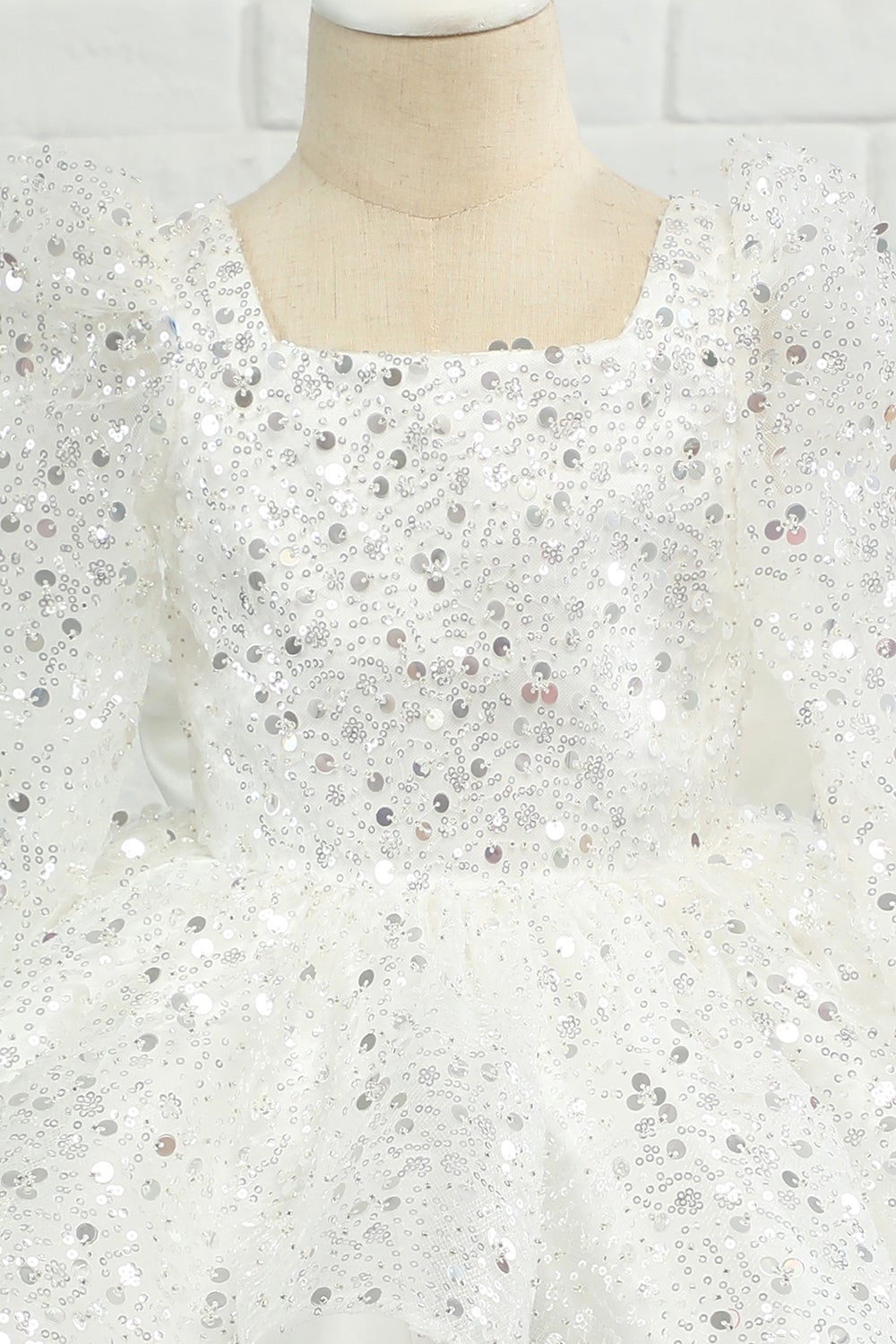 Vestido de menina flor de lantejoulas de marfim com arco