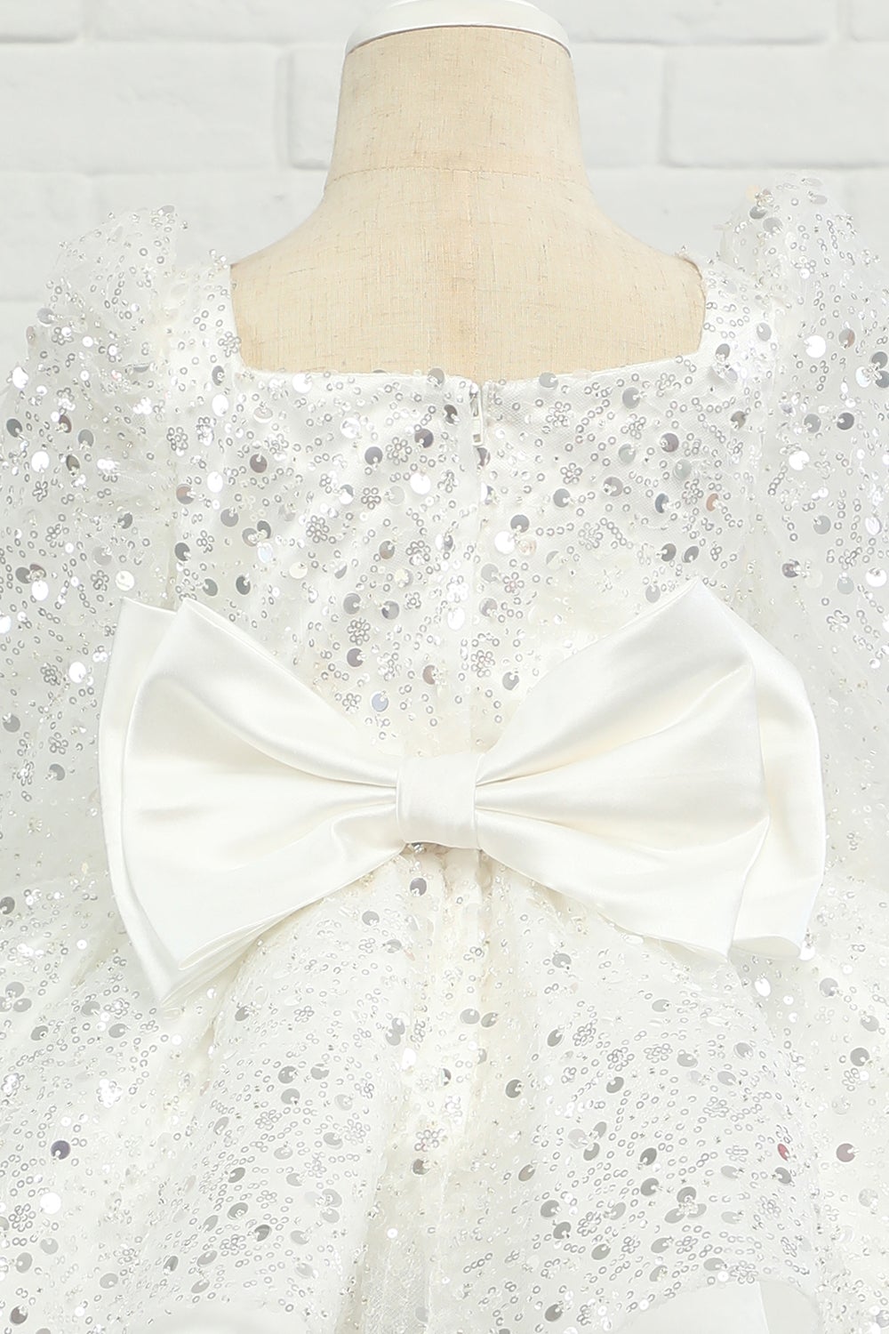 Vestido de menina flor de lantejoulas de marfim com arco