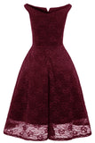 Um vestido de cocktail verde escuro bateau line