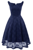 Um vestido de cocktail verde escuro bateau line