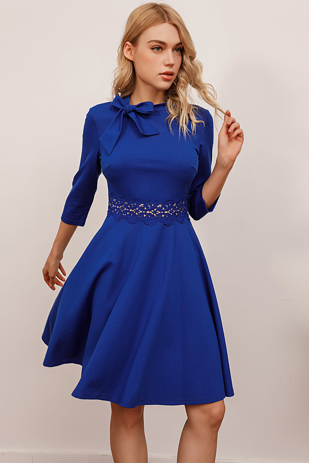 Vestido vintage azul royal com mangas
