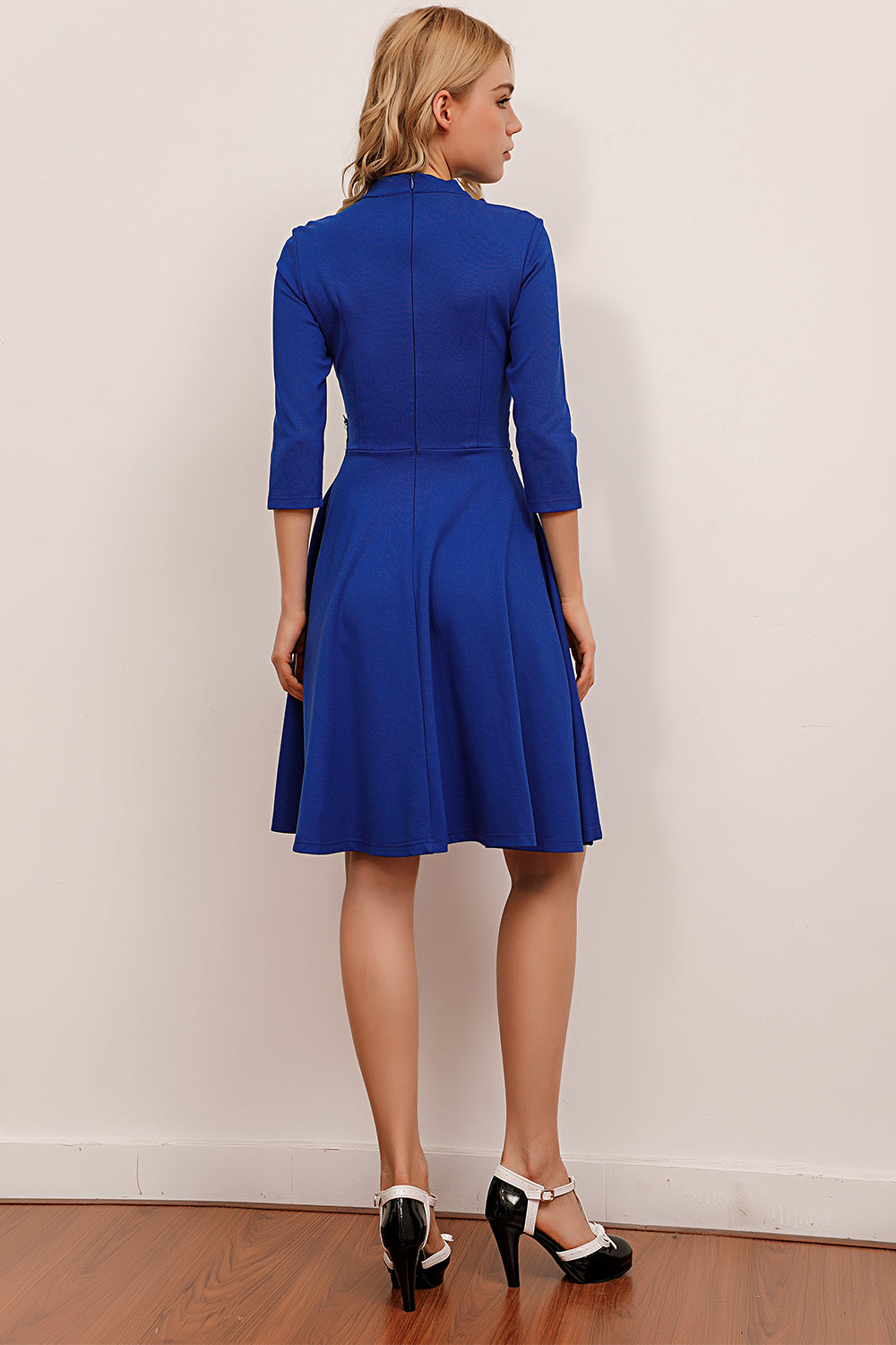 Vestido vintage azul royal com mangas