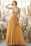 Vestido longo com decote em V profundo e apliques
