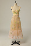 Vestido de baile de champanhe com bordado