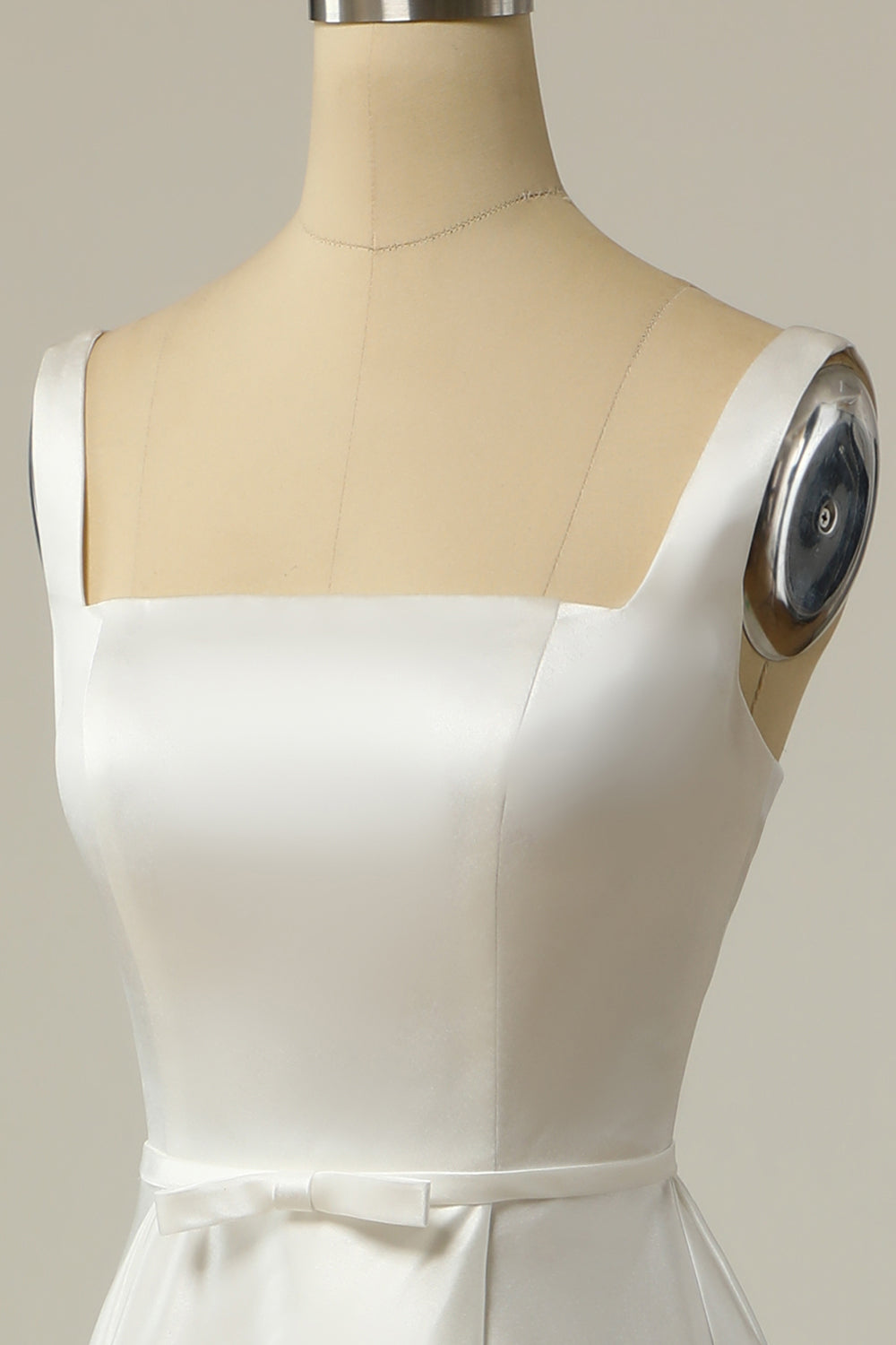 Simples um vestido de noiva branco de pescoço quadrado quadrado branco longo