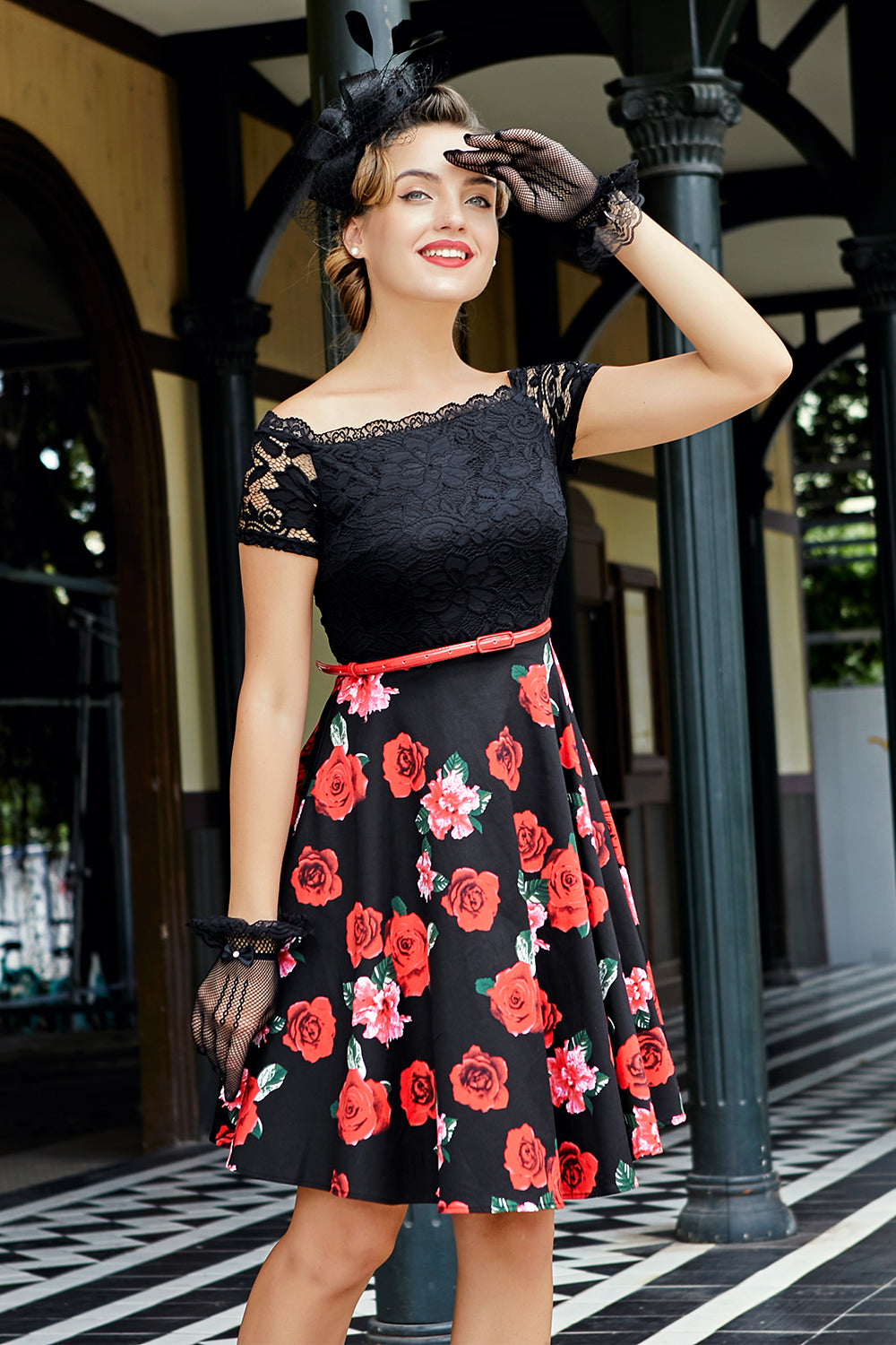 Vestido de retalhos off-ombro