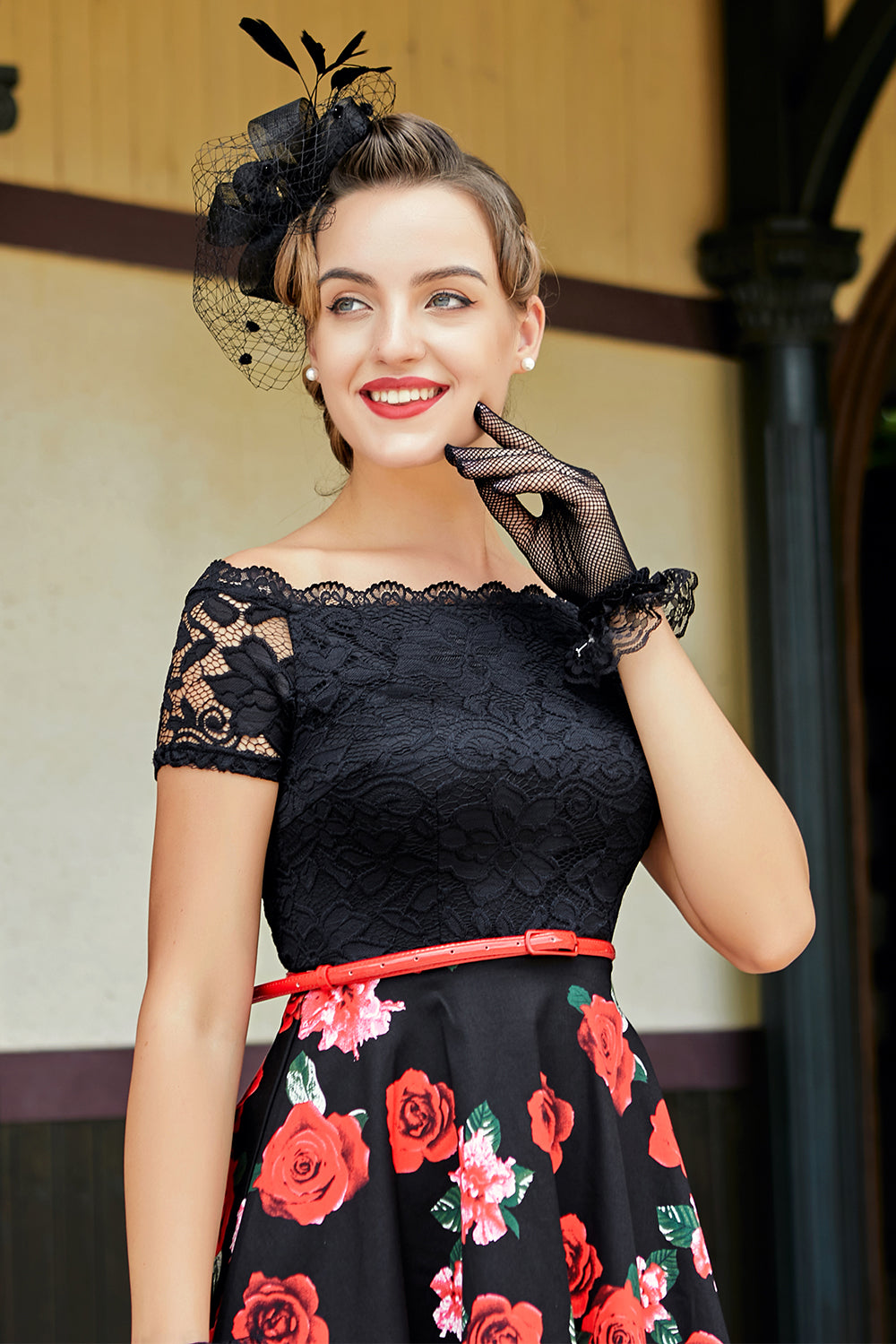 Vestido de retalhos off-ombro