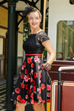 Vestido de retalhos off-ombro