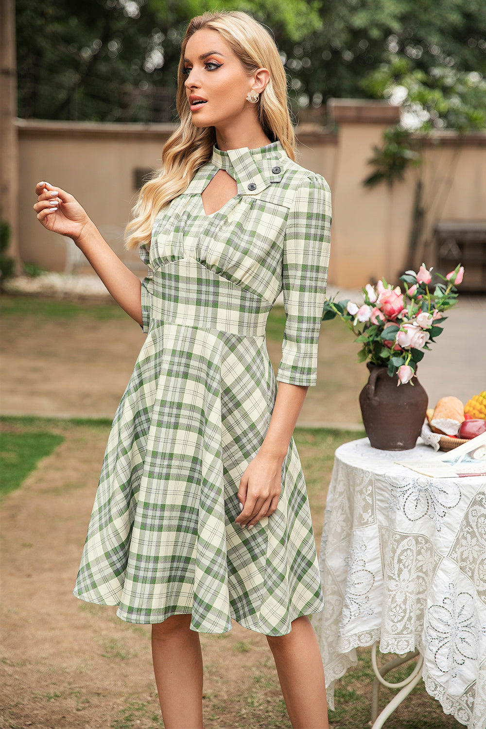 Vestido de xadrez de estilo retrô com buraco de fechadura