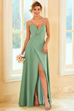 Vestido de dama de honra verde verde claro com fenda