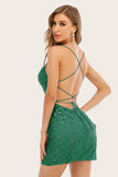 Vestido curto de renda apertada