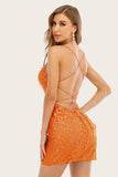 Vestido curto de renda apertada