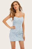Vestido de baile curto azul claro com renda de contas