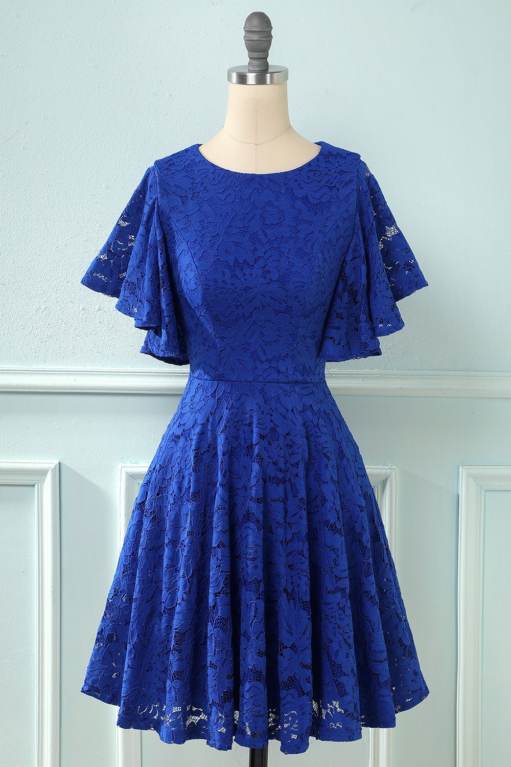 Vestido de renda de mangas de batwing