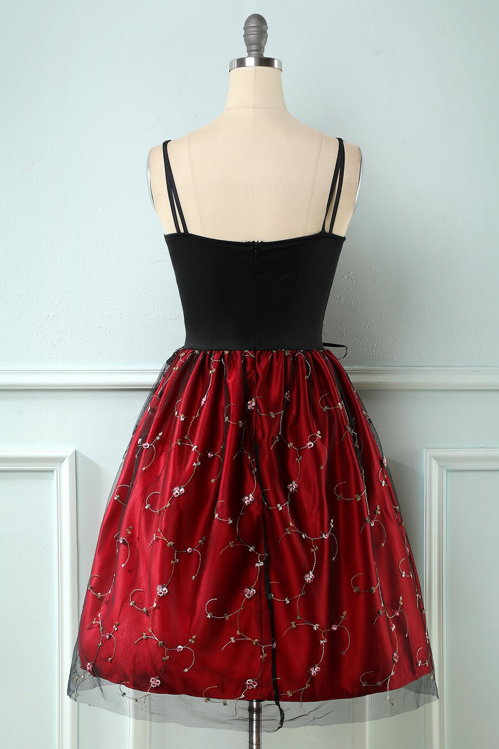 Vestido de estilo retro bordado da Borgonha