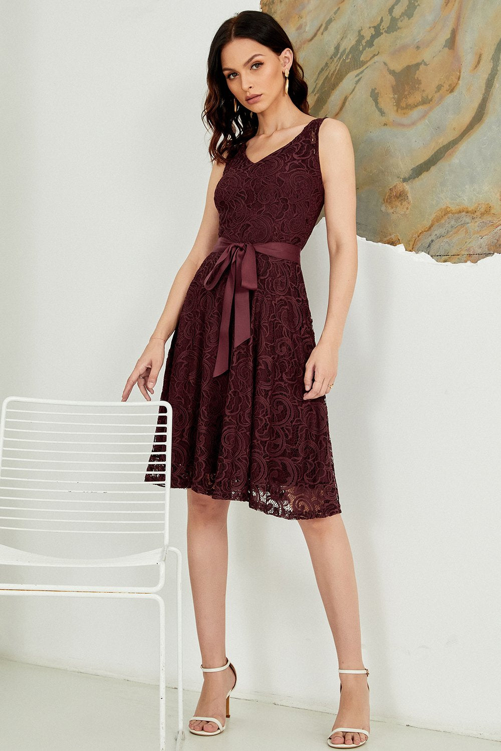 Vestido de renda de pescoço de Borgonha V