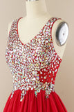 Vestido de homecoming de missangas vermelhas