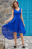 Vestido de renda assimétrica azul royal