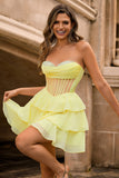 Espartilho sem alças amarelo Uma linha frisado Homecoming Dress