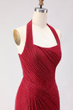 Vestido de baile comprido com renda de sereia vermelho escuro com contas e fenda