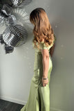Verde Cetim Metálico Fora do Ombro Bainha Vestido Cerimónia