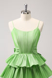 Bonito A Line Corset Verde plissado Tiered Short Homecoming Dress com laços