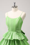 Bonito A Line Corset Verde plissado Tiered Short Homecoming Dress com laços