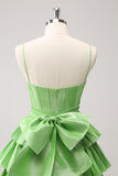 Bonito A Line Corset Verde plissado Tiered Short Homecoming Dress com laços