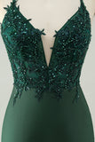 Glitter verde escuro apertado V pescoço frisado Homecoming Dress