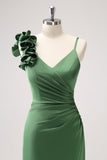 Vestido de dama de honra plissado verde oliva com fenda