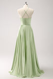 Verde claro A-Line Halter Hollow out cetim vestido de dama de honra com flor