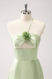 Verde claro A-Line Halter Hollow out cetim vestido de dama de honra com flor