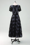 Vestido de Coro Midi de Mangas Curtas em Renda Preto