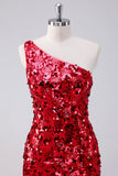 Sparkly Red One Shoulder Tight Short Homecoming Dress com lantejoulas