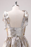 Prata Ajustável Correias A-Line Short Metallic Homecoming Dress com Folhos