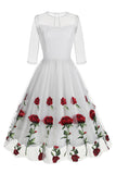 Preto Uma Linha Rosa Vestido Floral dos anos 1950 com meias mangas