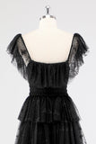 Uma linha preta pescoço quadrado vestido formal em camadas