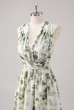 Vestido Comprido Verde de Linha-A com Decote em V e Estampado Floral para Damas de Honor